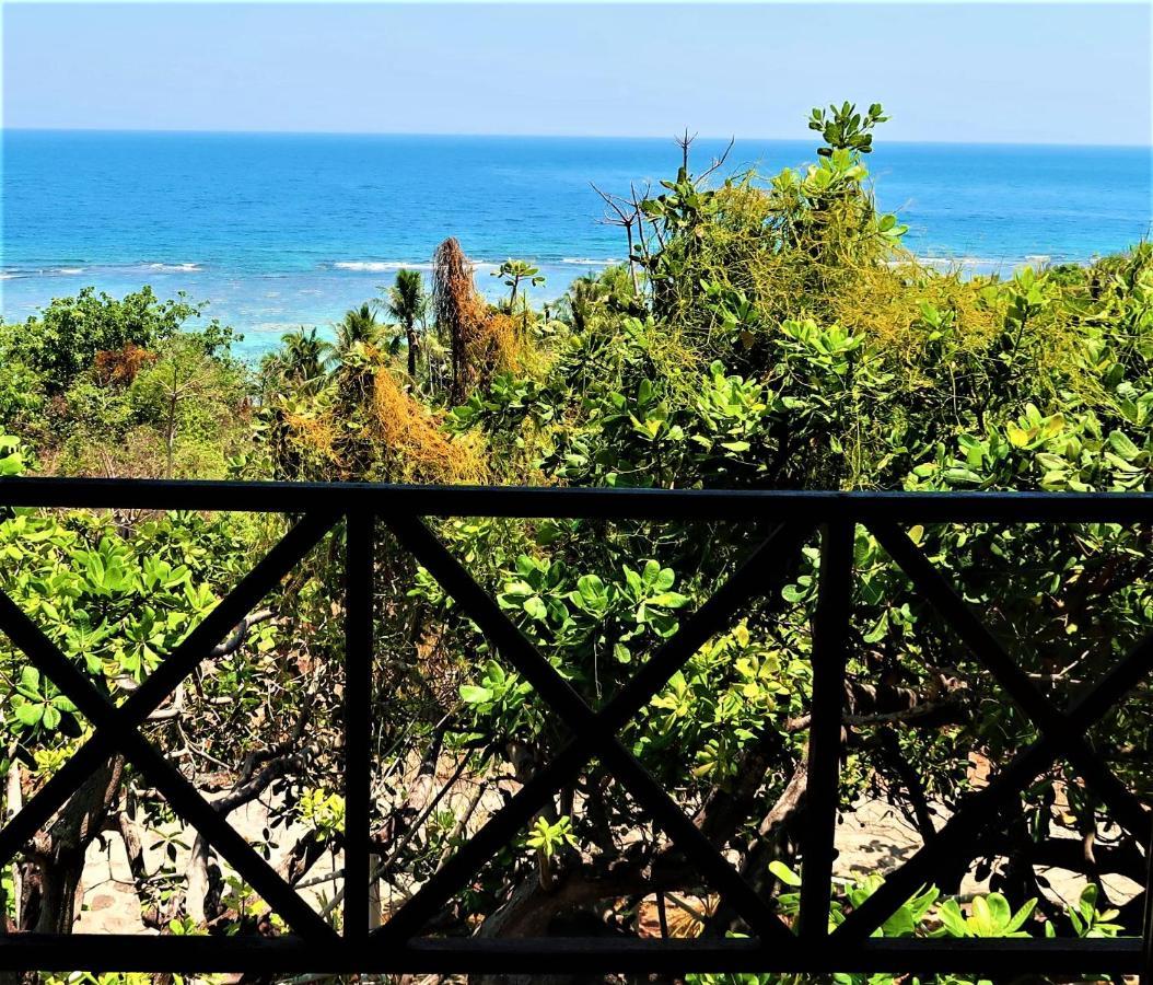 Breve Azurine Lagoon Resort Karimunjawa Exterior foto